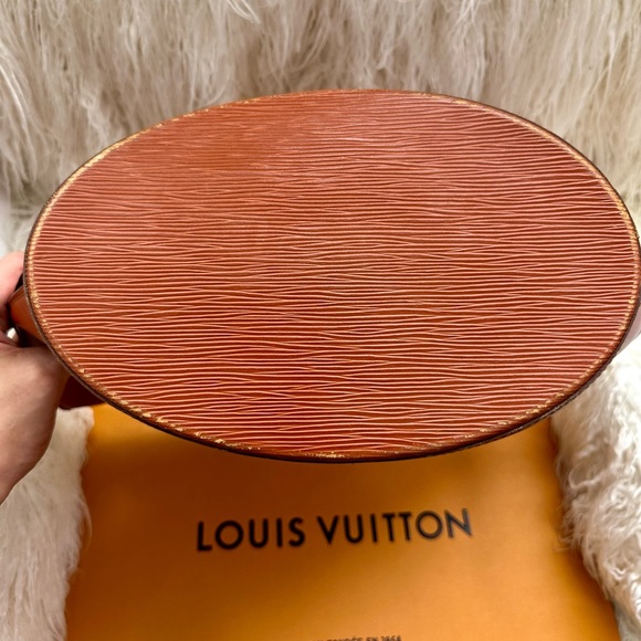 Louis Vuitton Epi Saint Jacques Shoulder Bag Large with FREE long wallet - Picture 6 of 13